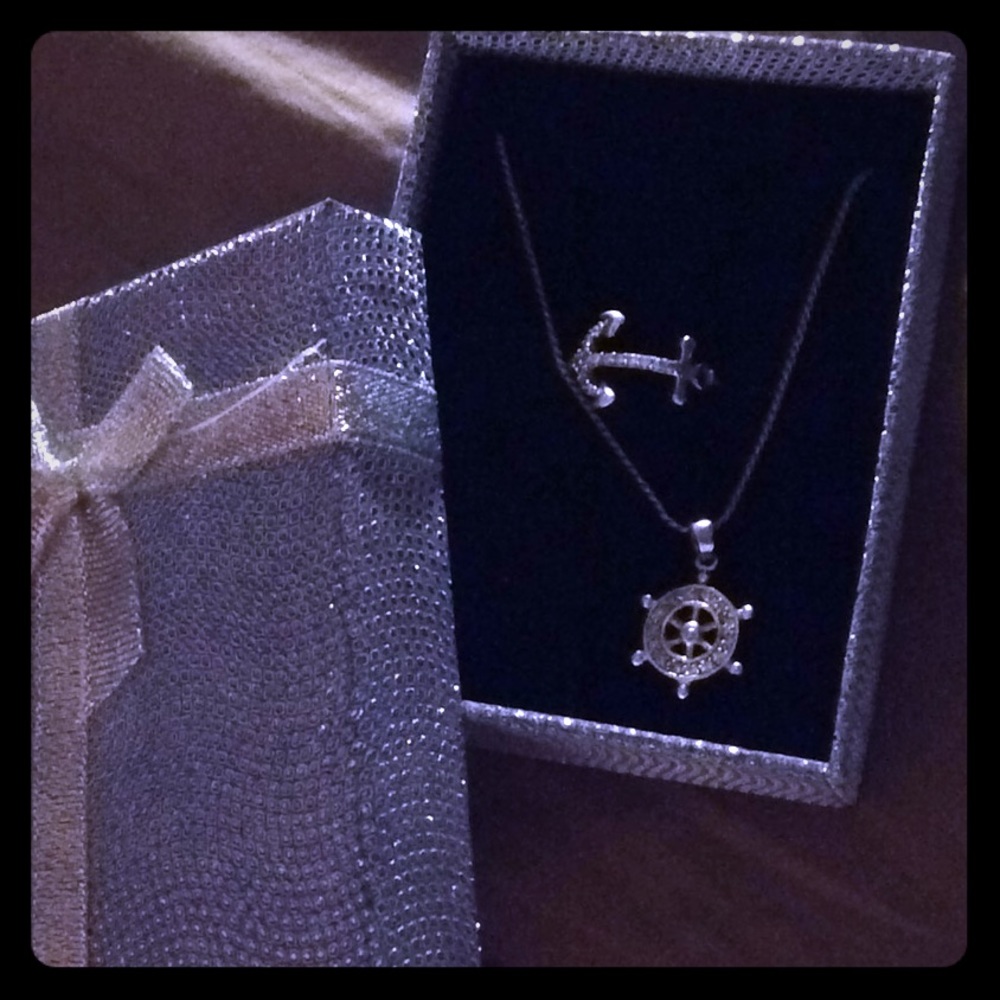 Beautiful 925 anchor ring and wheel necklace set